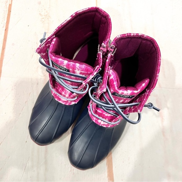 NEW Sperry Saltwater Ankle Rubber Duck Rain Snow Winter Boots Magenta Tie Dye - Picture 8 of 16